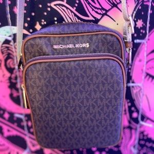 Michael Kors jet set travel bag. Brown